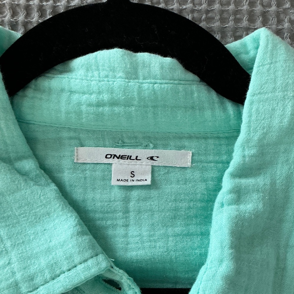O'Neill Cotton Gauze Button-up Blouse in Ocean Wave NWT size small - Picture 3 of 10